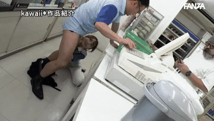 【伊藤舞雪】コンビニパート妻がオーナーを手コキ責めしちゃう！