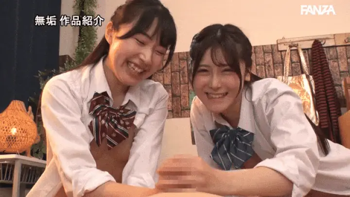 【皆瀬あかり 皆月ひかる】痴女JKがダブル手コキで発射させちゃう！