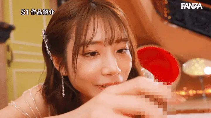 【河北彩伽】トップ女優がファンのM男に亀頭責め手コキしちゃう！